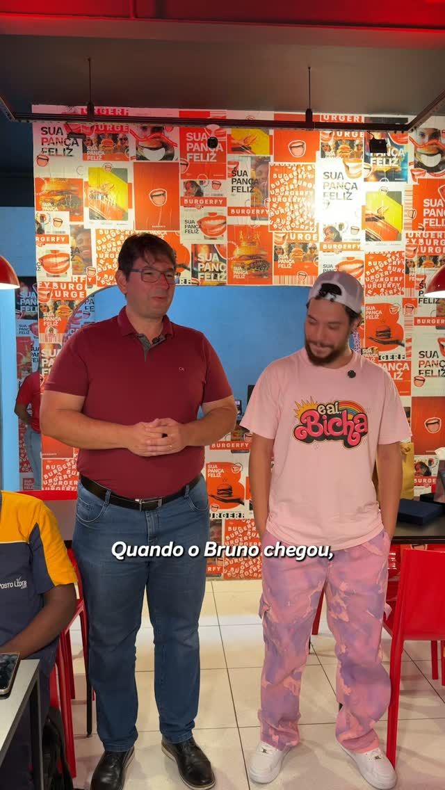 Completar 10 anos no primeiro emprego é para poucos. E, para nossa alegria, o Bruno atingiu essa proeza aqui no @postolider . 

Da inexperiência, se formou um Frentista exemplar. Da responsabilidade, ascendeu a Caixa, uma das posições mais desafiadoras do posto. Amante dos games e também meticuloso, é o profissional que confere, fatura, recebe, atende, abre portas, resgata.

Com sua irreverência e jocosidade, é um "ser de luz" que nos alegra e nos motiva todos os dias. Principalmente naqueles dias ruins em que mais precisamos, quando tudo parece não dar certo, essa figura consegue contornar a situação e iluminar novamente nosso trabalho! E é por essas e outras que é tão amado por nós!

Nossas homenagens ao querido Bruno pelos seus 10 anos de caminhada conosco! Que Deus te abençoe!