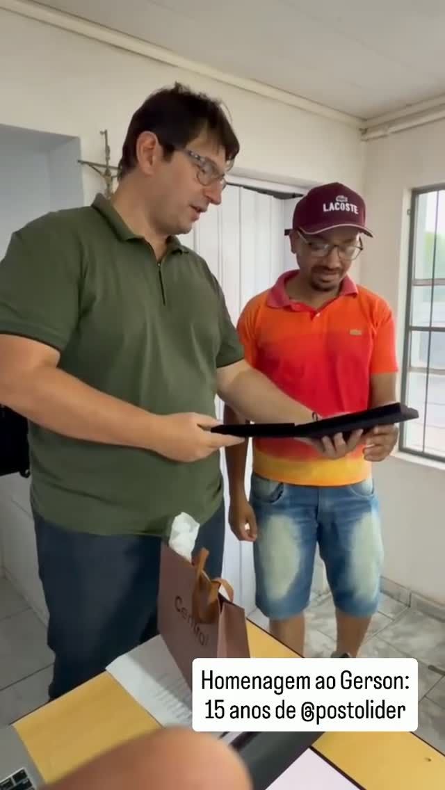 🌟 Não é uma tempestade que iria atrapalhar as nossas homenagens: Gerson completou 15 anos conosco! Uma vida dedicada a SERVIR nossos clientes. Assistiu e PROTAGONIZOU cada degrau conquistado pelo @postolider . Só temos a AGRADECER por sua dedicação durante todos esses anos. Que DEUS o abençoe, Gersão! ♥️