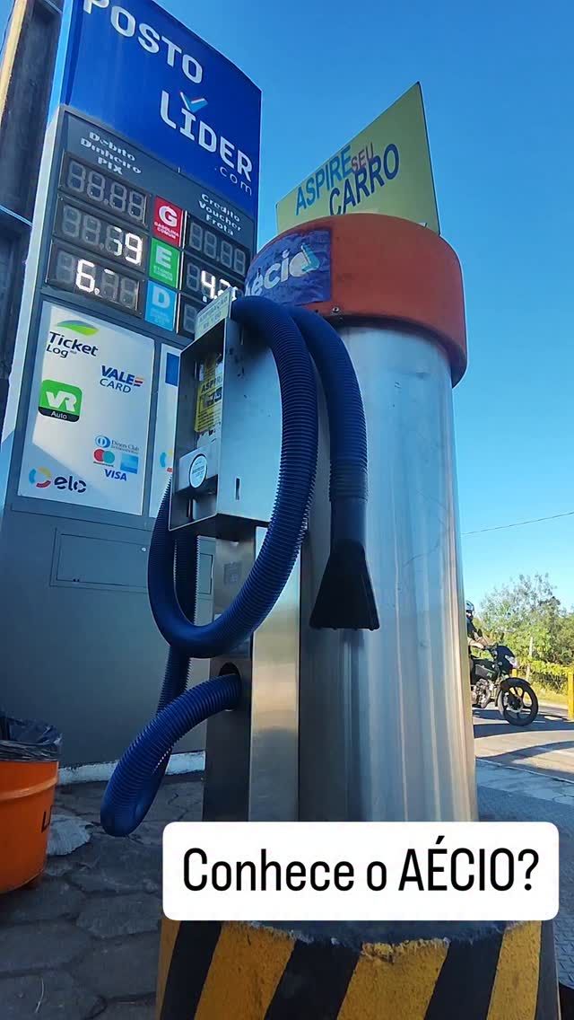 2800w de potência: é o que você precisa para aspirar toda sujeira de dentro do seu veículo! Nosso super-aspirador, carinhosamente chamado de AÉCIO (sigla de Aspirador Elétrico Comandado por Introdução de mOedas), já faz parte da rotina de muitos dos nossos clientes. Pra quem ainda não o conhece, é um aspirador self-service, cada moeda de R$1 lhe garante 2 minutos de profunda limpeza. Esse é o aspirador de verdade! #completanolider postolider.com