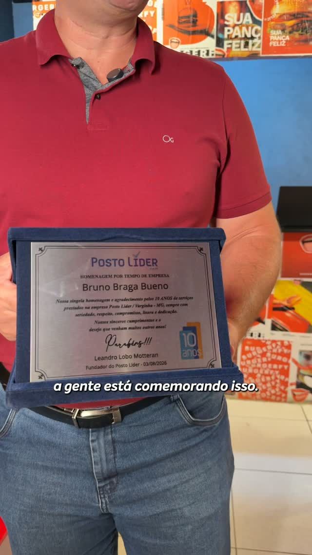 Momentos de uma noite de gratidão! Nos reunimos na @burgerfy para homenagear os colaboradores do @postolider que completaram 10 e 15 anos de empresa!